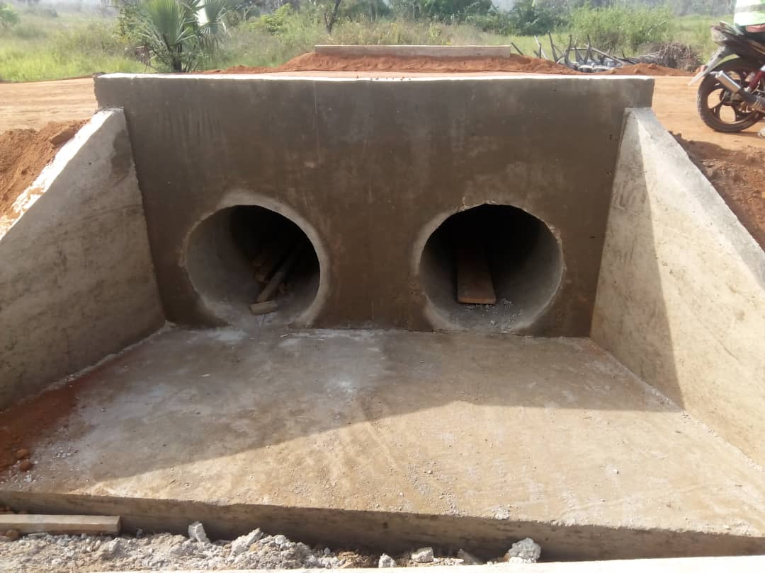 Etudes, suivi et contrôle de travaux de routes en terre et pose de buses