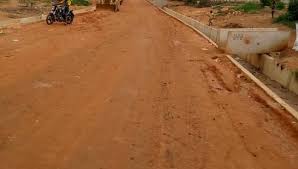 Etudes, suivi et contrôle travaux de reprofilage de voie en terre et pose de caniveaux